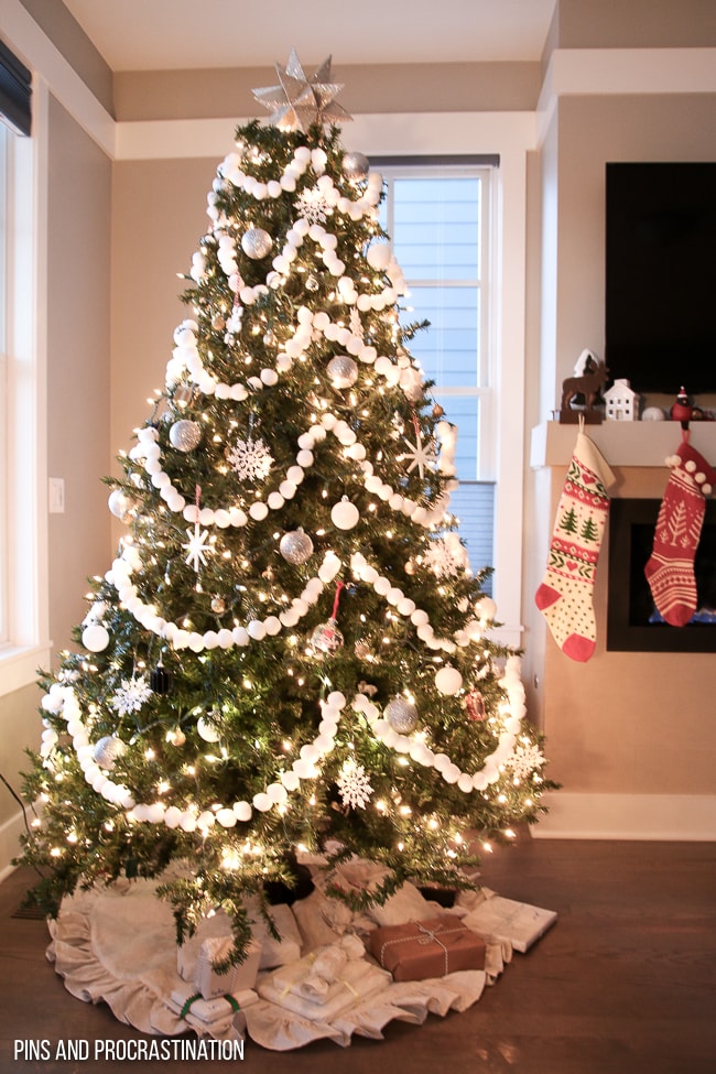 It's that time of year... Christmas! If you need some inspiration for christmas decor, check out this christmas living room tour. Get some ideas for your christmas tree, holiday card displays, and other christmas decorations. 