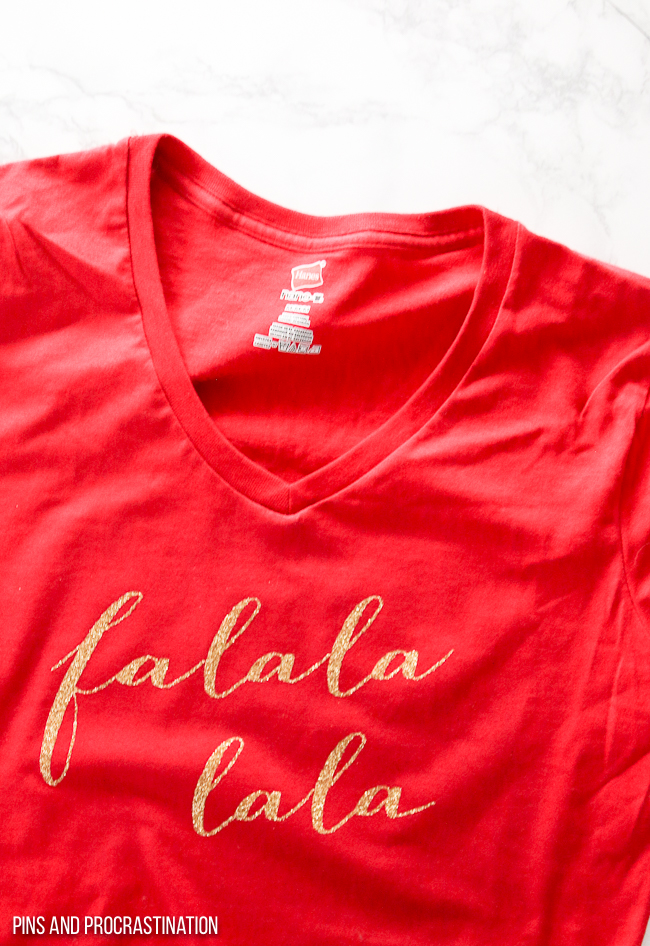This DIY Christmas shirt is so cute! It's a perfect Christmas craft. You can make this shirt using a Cricut Explore Air and Iron on Vinyl. It is super cute and festive. It makes a great gift idea! 