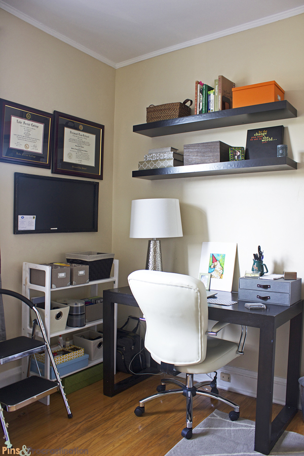 guest-room-desk-corner