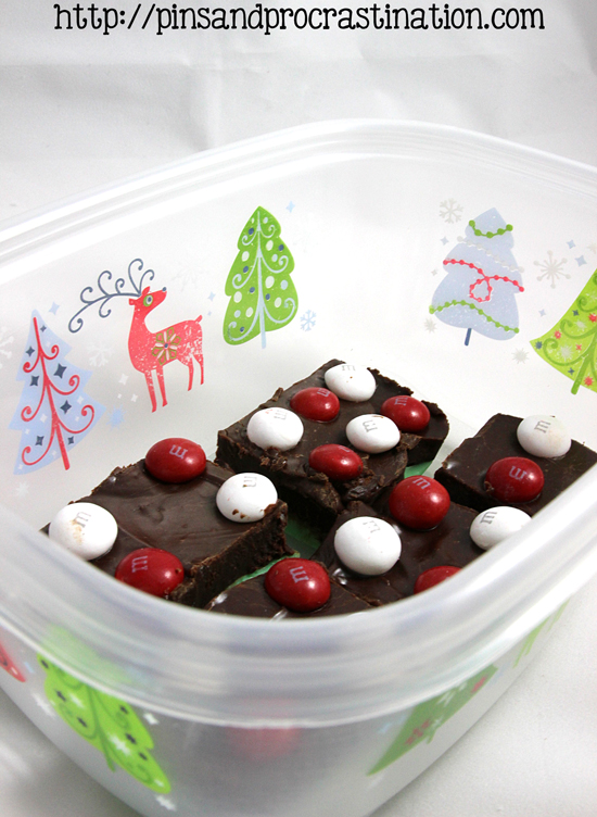 Looking for a great holiday recipe? This mint chocolate fudge is so easy to make and even more delicious to eat. This is the perfect easy christmas dessert that still looks adorable. Yummy chocolate fudge and mint fudge were meant to go together. With only 4 ingredients used in baking it doesn't get much better. 