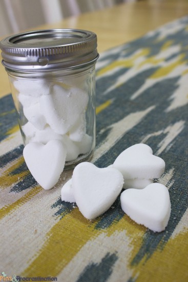 Baking soda isn't just for baking anymore! It is a great ingredient that can be used from everything from green laundry detergent tabs, to exfoliating face scrubs, and even homemade shampoo! Learn all about these 10 different great uses for baking soda here- you definitely haven't thought of them all. 